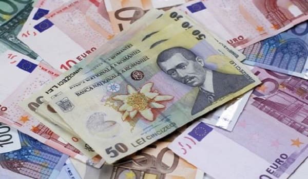  Ce spun experții economici despre viitorul monedei românești?