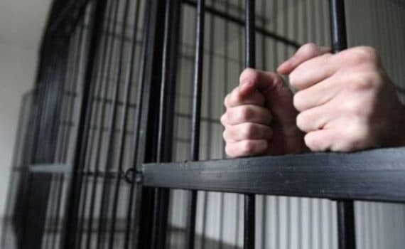 Tânăr de 27 de ani din Olt arestat pentru trafic de droguri după operațiunea DIICOT: Reținut pentru 30 zile, decizia e contestabilă!