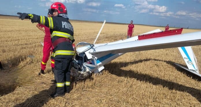 Un tânăr pilot de planor, în vârstă de 24 de ani, și-a pierdut viața după un accident pe câmp - VIDEO+FOTO
